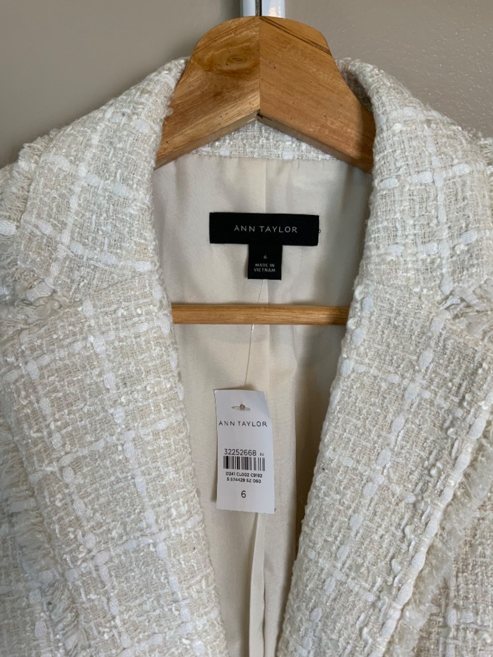 Ann Taylor The Newbury Blazer in Tweed - Picture 2 of 16